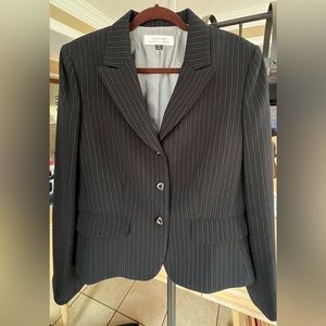 Tahari Arthur S. Levine black pin Stripe dress suit size 16 like new condition